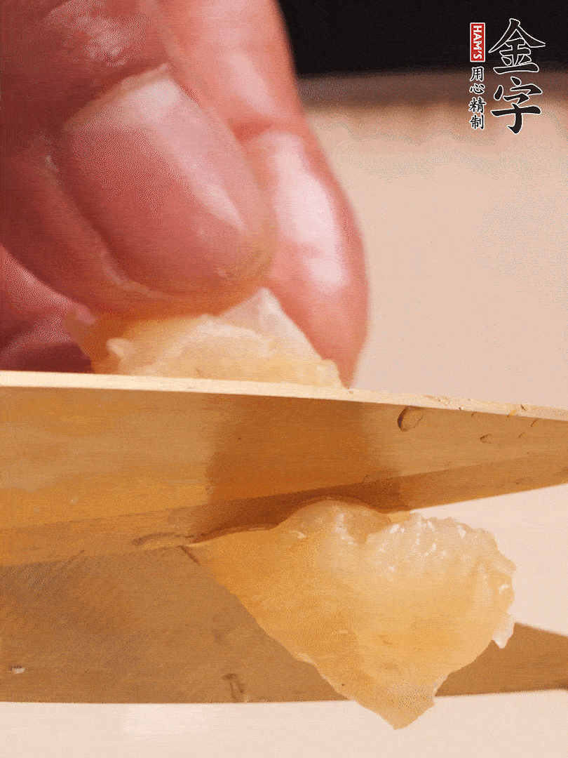 取出放入清水中，清洗表面，再剪成小段
